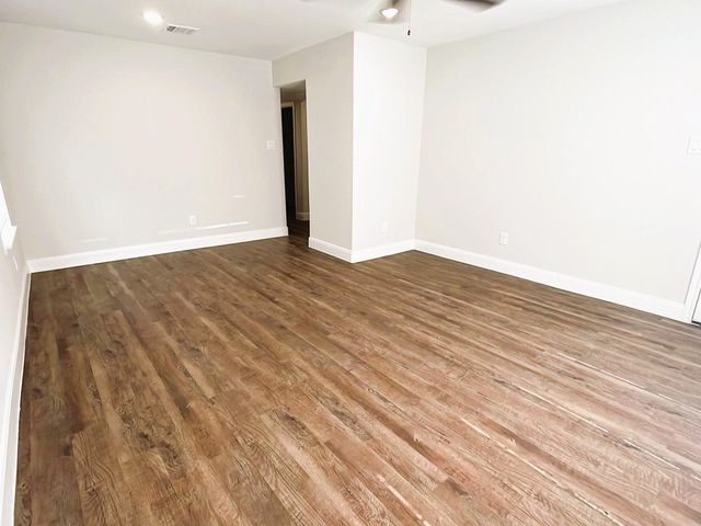 711 S Houston Avenue C, Humble, TX 77338