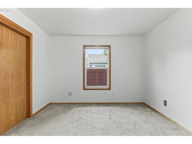 18284 Se RIVER Rd, Milwaukie, OR 97267