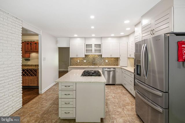 1025 OWL LN, Cherry Hill, NJ 08003