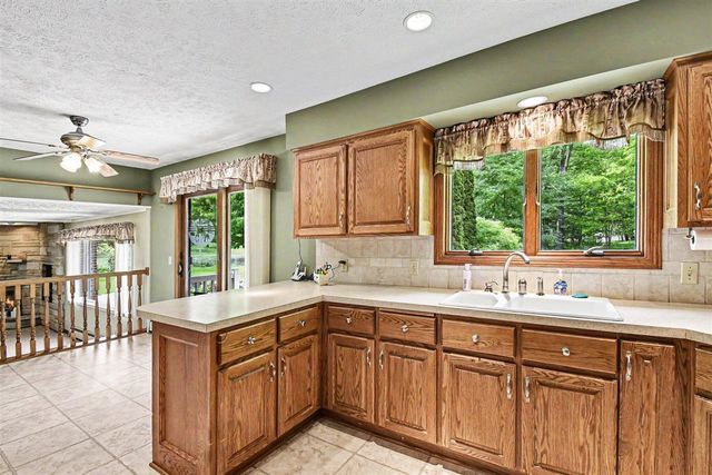 5269 Kenowa Avenue, Grandville, MI 49418