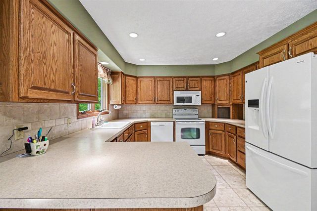 5269 Kenowa Avenue, Grandville, MI 49418