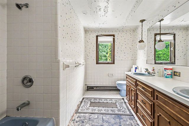 5269 Kenowa Avenue, Grandville, MI 49418