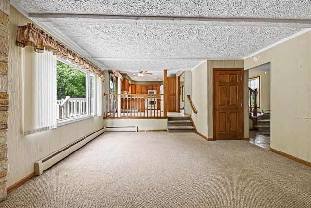 5269 Kenowa Avenue, Grandville, MI 49418