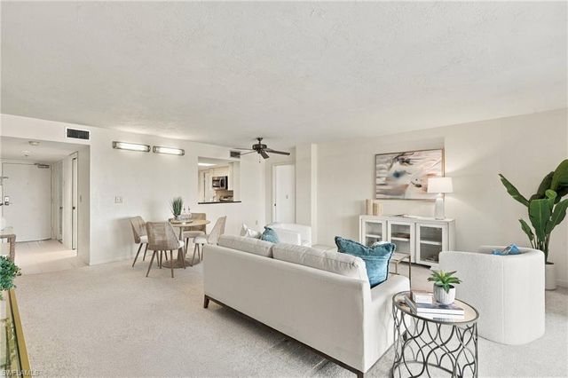 11030 Gulf Shore DR 104, Naples, FL 34108