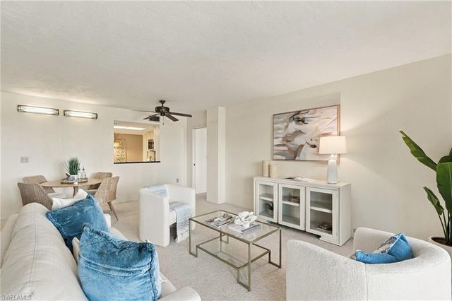 11030 Gulf Shore DR 104, Naples, FL 34108