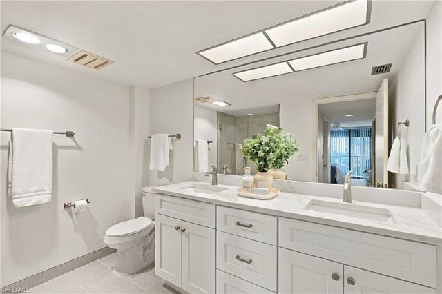 11030 Gulf Shore DR 104, Naples, FL 34108