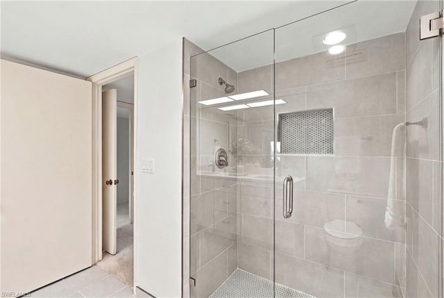 11030 Gulf Shore DR 104, Naples, FL 34108