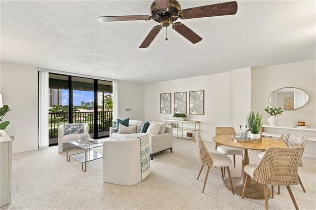 11030 Gulf Shore DR 104, Naples, FL 34108