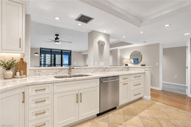 11030 Gulf Shore DR 104, Naples, FL 34108