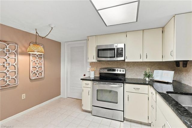11030 Gulf Shore DR 104, Naples, FL 34108