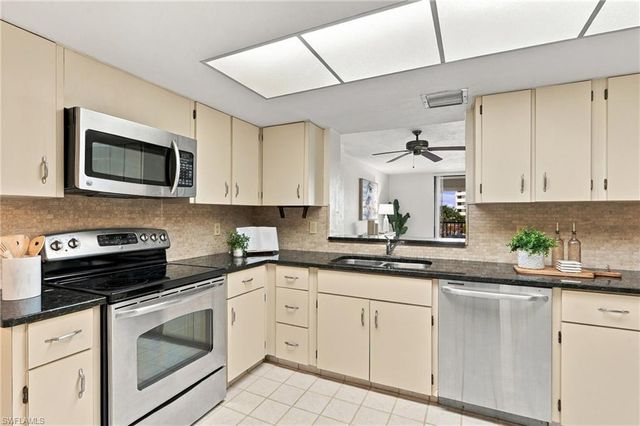 11030 Gulf Shore DR 104, Naples, FL 34108