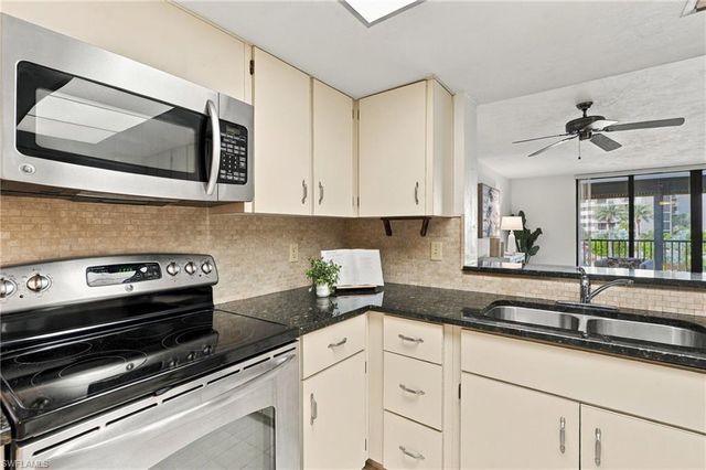 11030 Gulf Shore DR 104, Naples, FL 34108