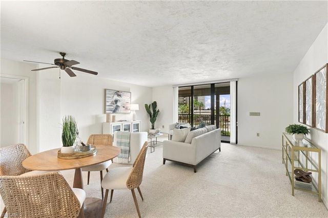 11030 Gulf Shore DR 104, Naples, FL 34108