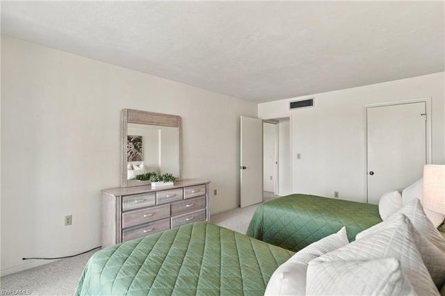 11030 Gulf Shore DR 104, Naples, FL 34108