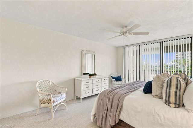 11030 Gulf Shore DR 104, Naples, FL 34108