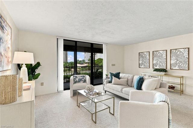 11030 Gulf Shore DR 104, Naples, FL 34108