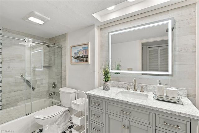 11030 Gulf Shore DR 104, Naples, FL 34108