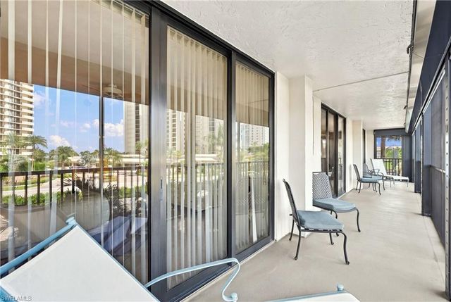 11030 Gulf Shore DR 104, Naples, FL 34108
