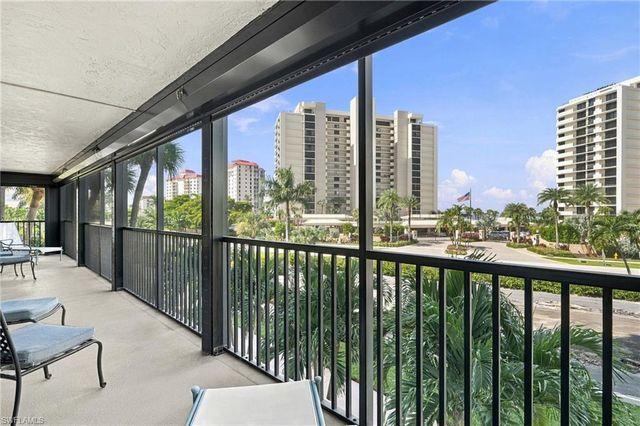 11030 Gulf Shore DR 104, Naples, FL 34108