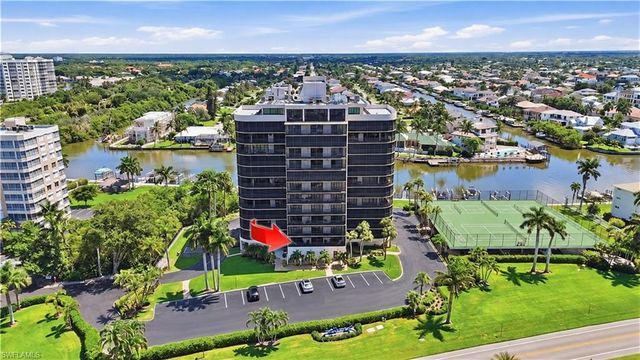 11030 Gulf Shore DR 104, Naples, FL 34108