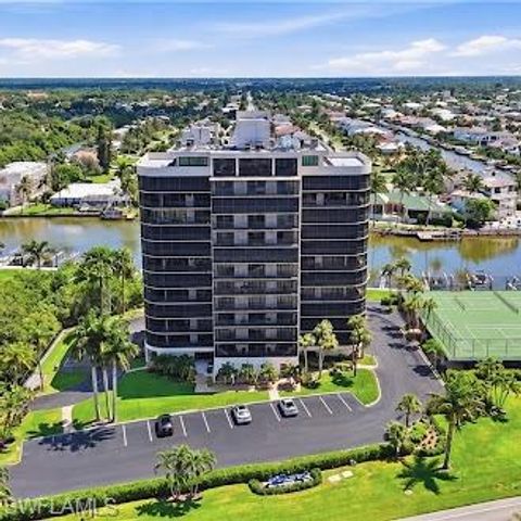 11030 Gulf Shore DR 104, Naples, FL 34108