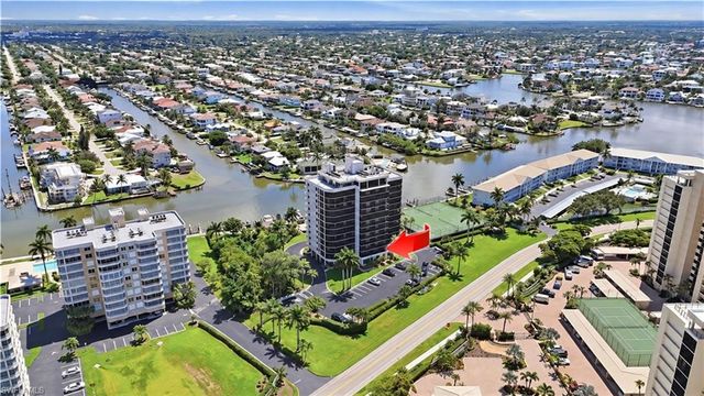 11030 Gulf Shore DR 104, Naples, FL 34108