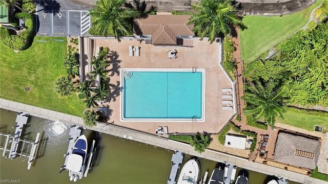 11030 Gulf Shore DR 104, Naples, FL 34108