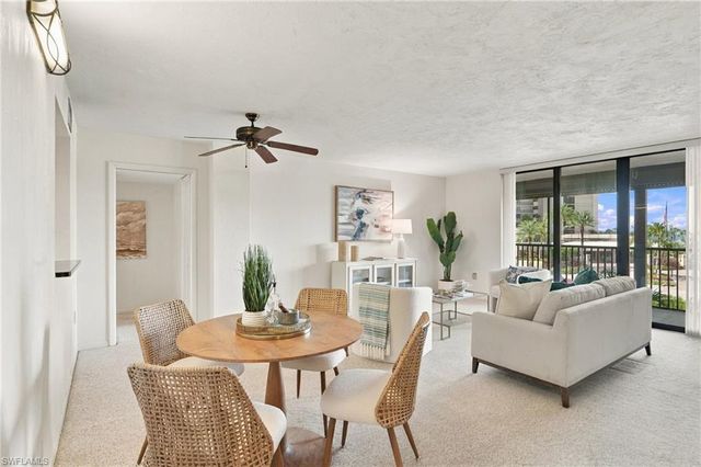 11030 Gulf Shore DR 104, Naples, FL 34108