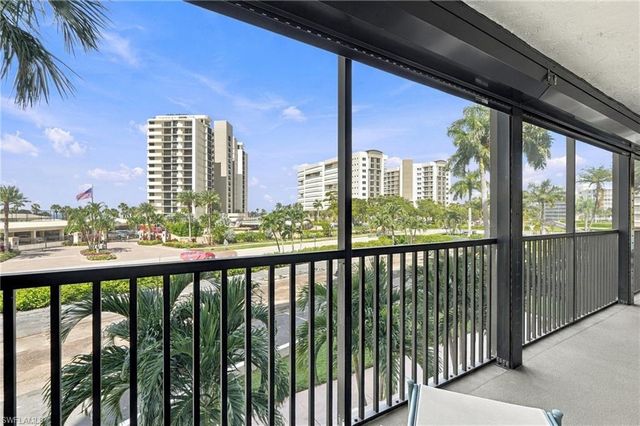 11030 Gulf Shore DR 104, Naples, FL 34108