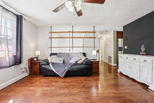 3076 Featherstone Drive, Burlington, KY 41005