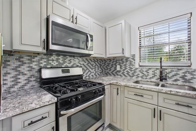 3221 Texas Avenue, Texas City, TX 77590
