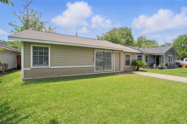 3221 Texas Avenue, Texas City, TX 77590
