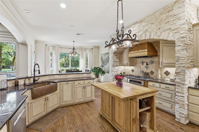 8220 Plum Creek Trail, Burleson, TX 76028