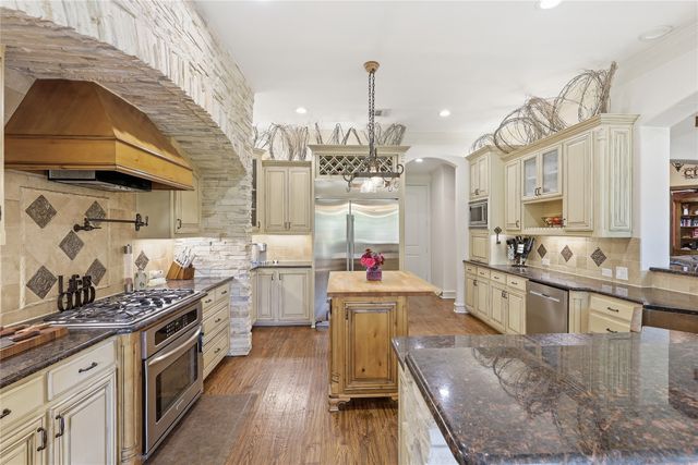 8220 Plum Creek Trail, Burleson, TX 76028