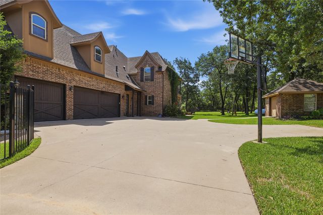 8220 Plum Creek Trail, Burleson, TX 76028