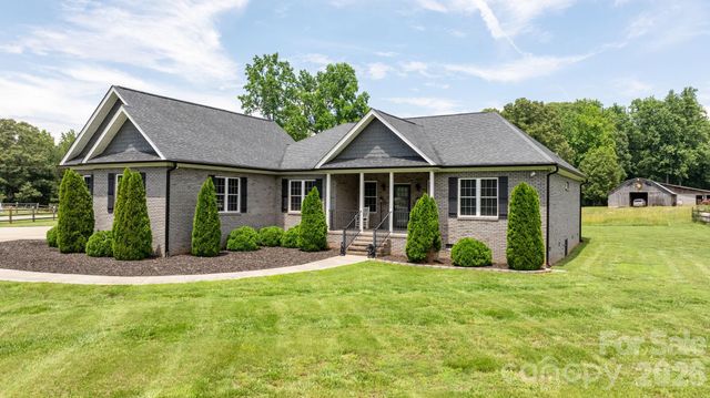1100 Rainbow Drive, Mount Holly, NC 28120