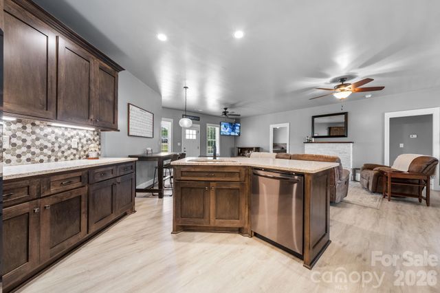 1100 Rainbow Drive, Mount Holly, NC 28120