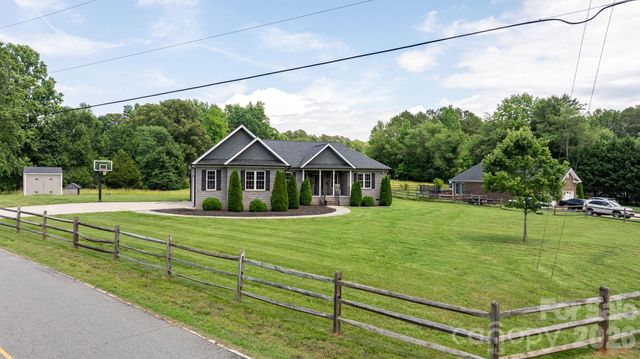 1100 Rainbow Drive, Mount Holly, NC 28120