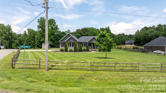 1100 Rainbow Drive, Mount Holly, NC 28120