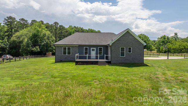 1100 Rainbow Drive, Mount Holly, NC 28120