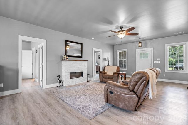 1100 Rainbow Drive, Mount Holly, NC 28120