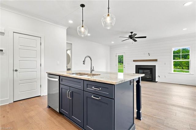 377 Lenalan Drive, Lexington, NC 27295