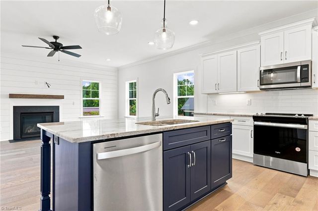 377 Lenalan Drive, Lexington, NC 27295