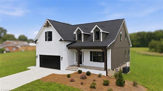 377 Lenalan Drive, Lexington, NC 27295