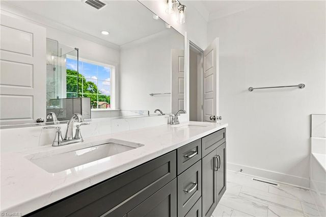 377 Lenalan Drive, Lexington, NC 27295
