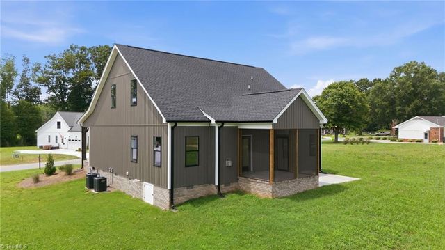 377 Lenalan Drive, Lexington, NC 27295