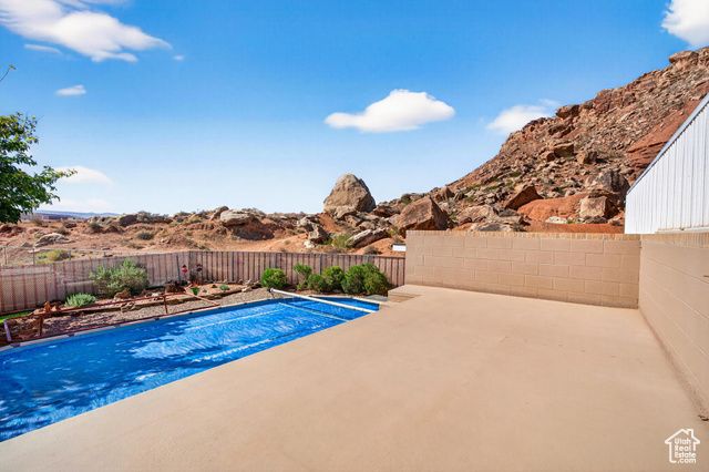 1045 HEMLOCK CIR, St. George, UT 84790