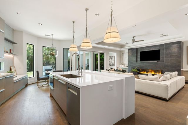 3703 Wroxton Road, West University Place, TX 77005