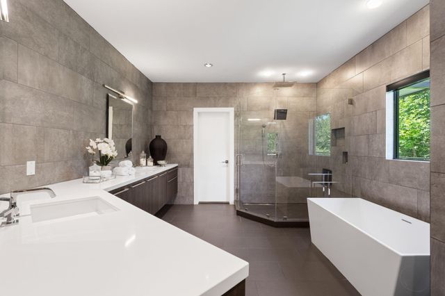 3703 Wroxton Road, West University Place, TX 77005
