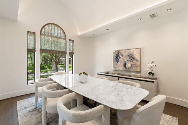 3703 Wroxton Road, West University Place, TX 77005